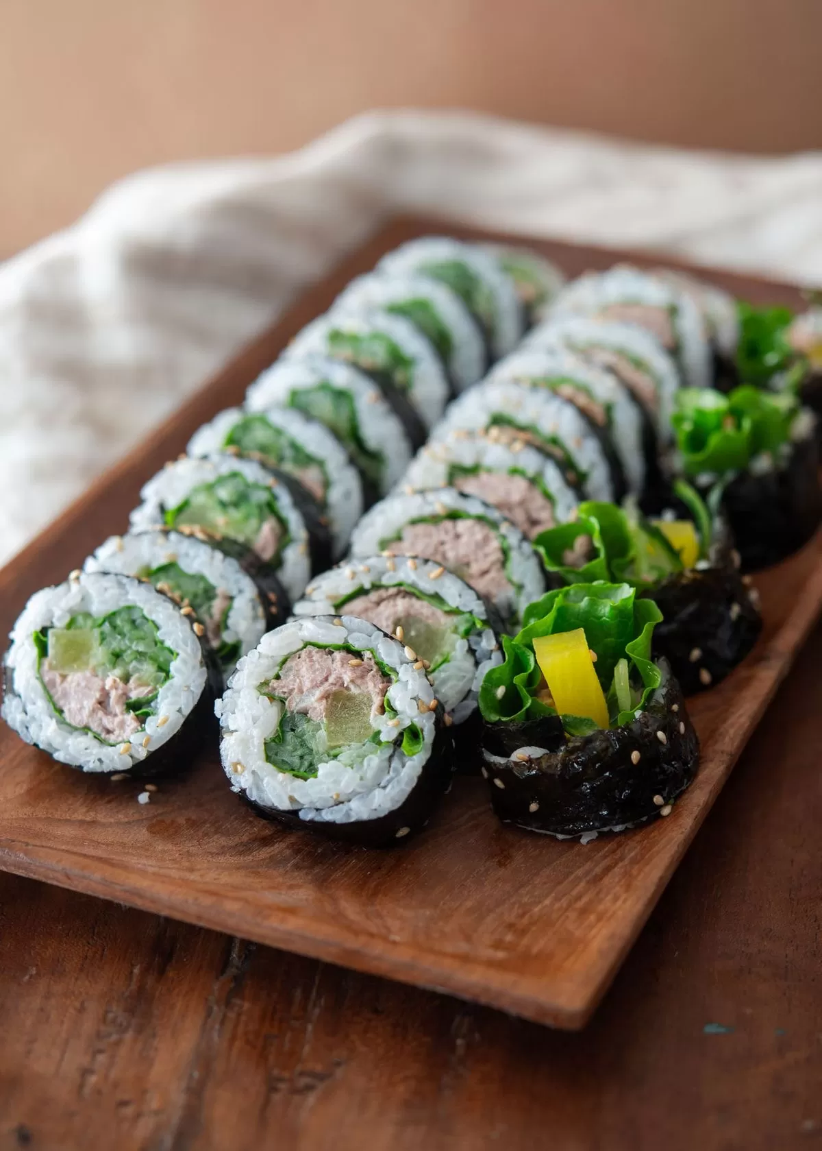 Kimbap Cá Ngừ Hàn Quốc | Béo Nhẹ, Thanh Mát, Dễ Ăn