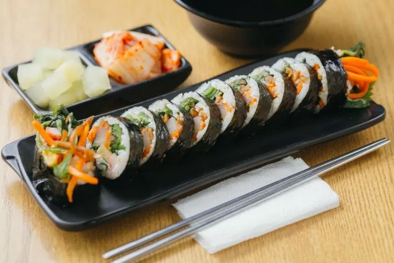 Kimbap Truyền Thống – Món ăn tinh hoa ẩm thực Hàn Quốc