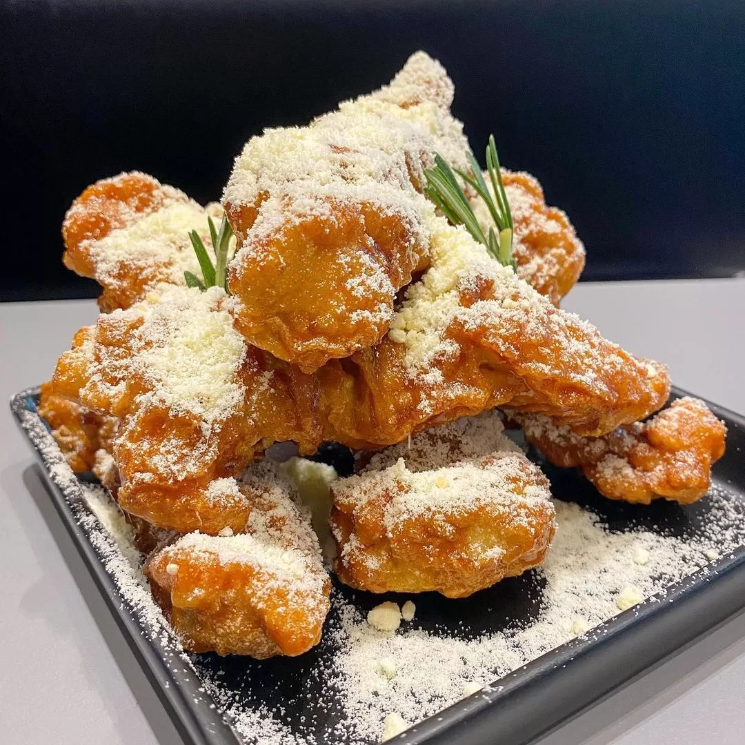 Gà rán phô mai Hàn Quốc – Món ăn béo thơm được giới trẻ yêu thích